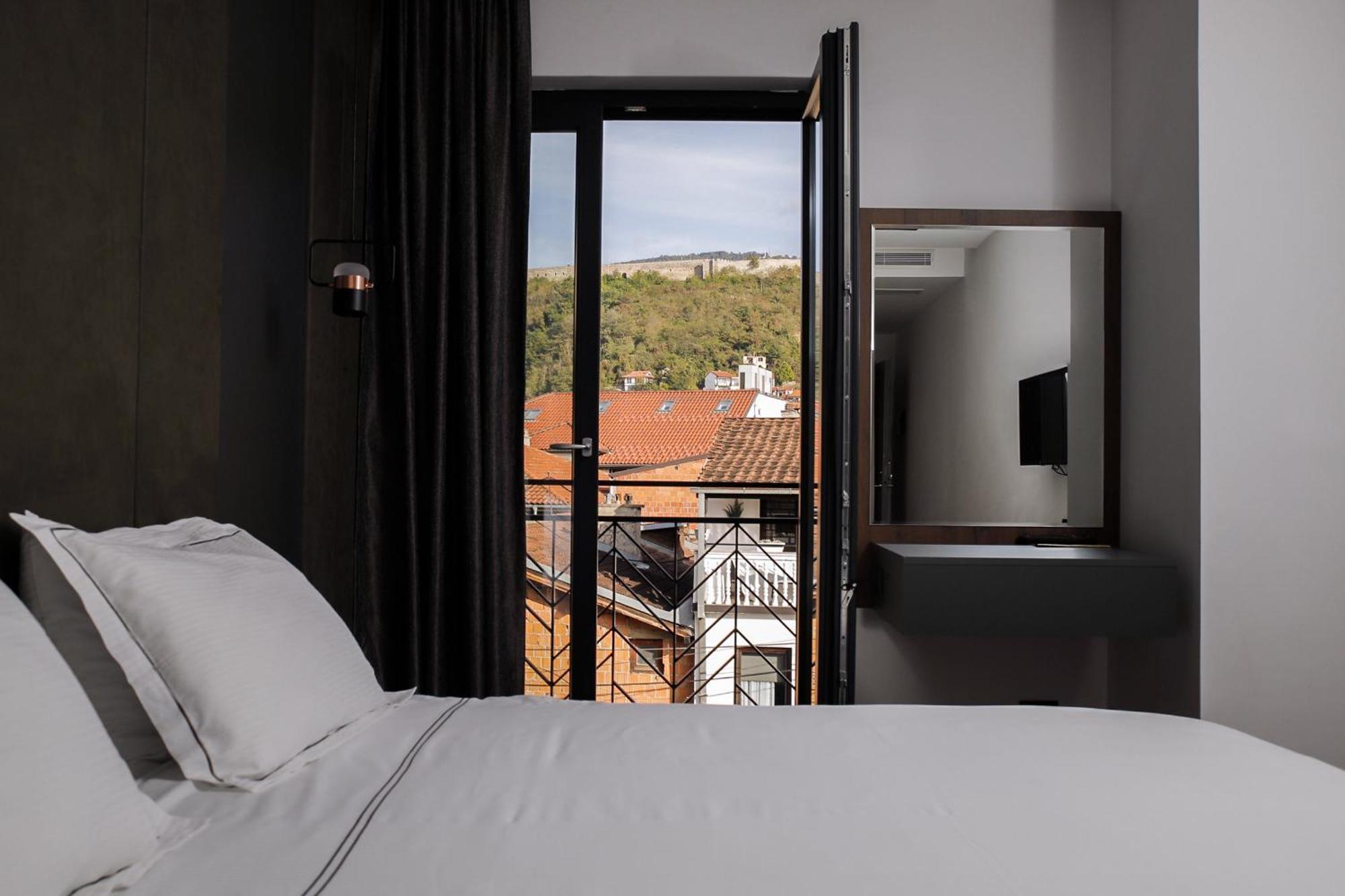 Triumf Hotel Prizren Esterno foto