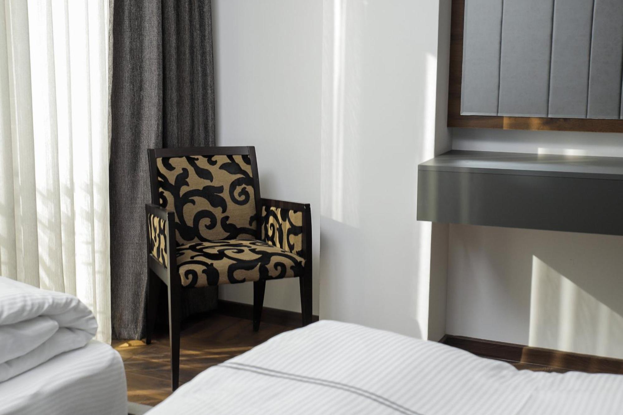 Triumf Hotel Prizren Esterno foto