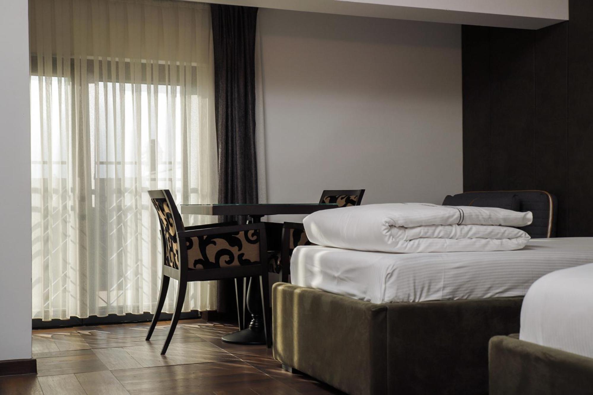 Triumf Hotel Prizren Esterno foto