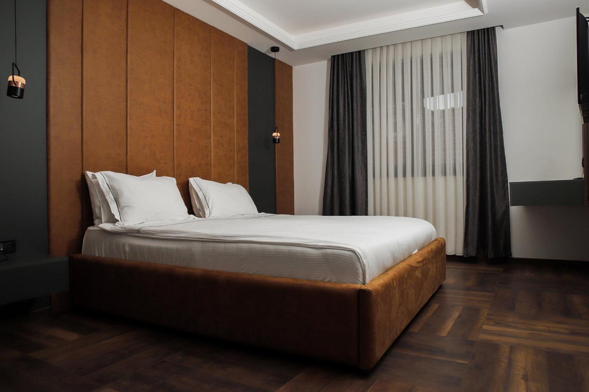Triumf Hotel Prizren Esterno foto